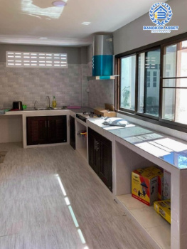 *****อาคารพาณิชย์มือสอง สวนธนวิลล่า ประชาอุทิศ หลังมุม! เนื้อที่กว้าง 16 ตร.ว. ฟังก์ชัน 4 ห้องนอน 3 ห้องน้ำ 1 ที่จอดรถ ภายในตกแต่งสวย ดูทัยสมัย พื้นที่ใช้สอยเยอะ มาพร้อมราคาสุดคุ้ม! ตั้งอยู่บนทำเลเดินทางสะดวกสบาย เชื่อมต่อถนนประชาอุทิศ ถนนราษฎร์บูรณะ ถนนเจริญกรุง ถนนพระราม3 จองด่วน!